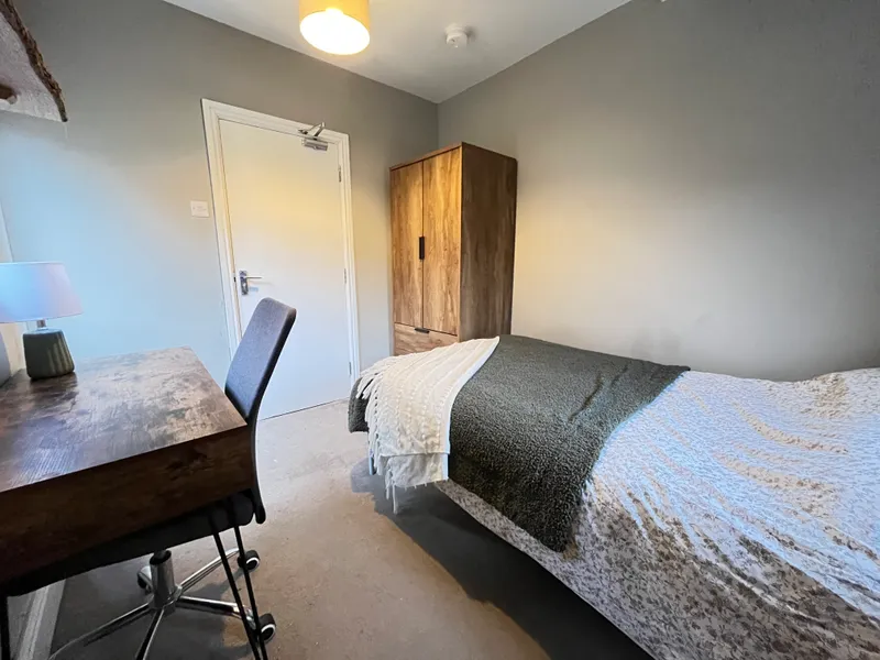 Modern 6 Bed + 2.5 Bath Student House // Jul 2026 - Image 18